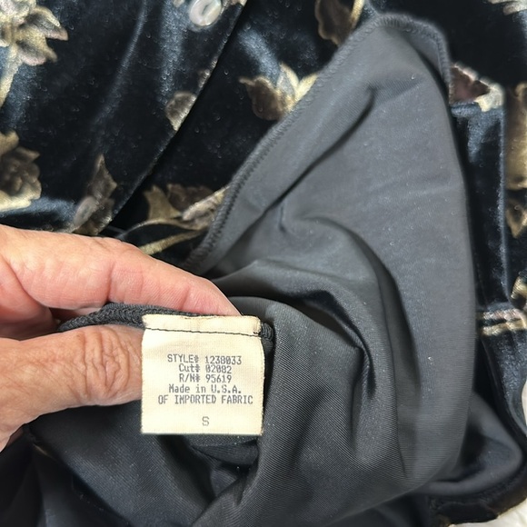 Uniform John Paul Richard Womens Button Up Shirt Floral crushed Velvet - Picture 5 of 7